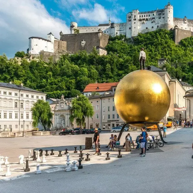 Salzburg_Kapitelplatz mit Festungsblick.Bild_Salzburg_Tourismus.jpg Salzburg_Kapitelplatz mit Festungsblick.Bild_Salzburg_Tourismus.jpg