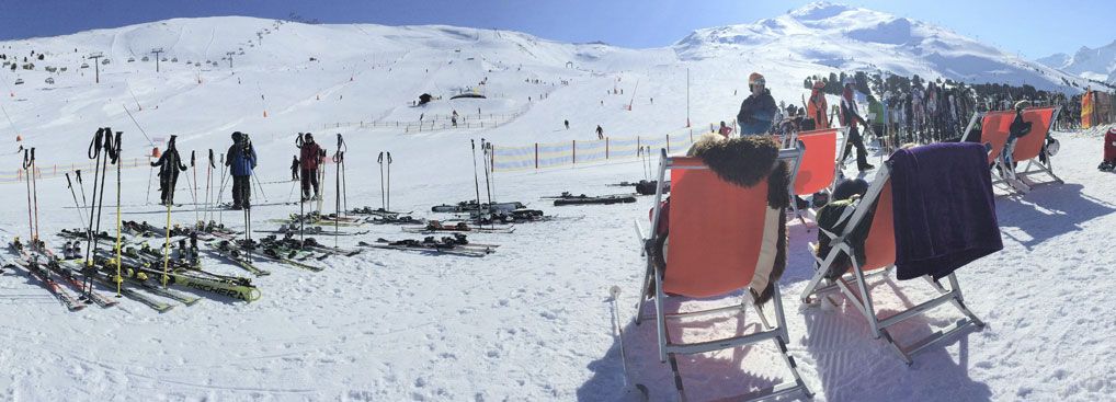 Sonnen an der Zirbenhuette_Skiegebiet_Serfaus_Fiss_Ladis_Andrea Fischer-Trips4Kids.de