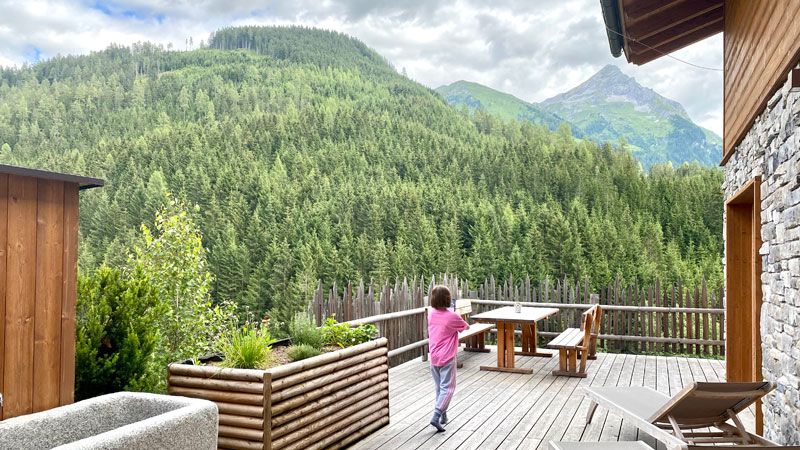 Chalet--Geislerhof--Terrasse Chalet--Geislerhof--Terrasse mit Panorama Foto: © Andrea Fischer, Trips4Kids.de