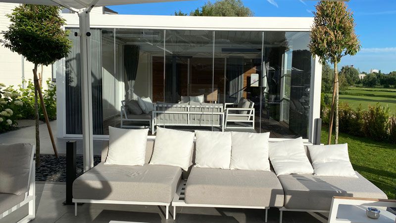 Fairway_Hotel_Sofa_Terrasse.Bild.T4K.quer Fairway Hotel Arras - Sofa auf der Terrasse