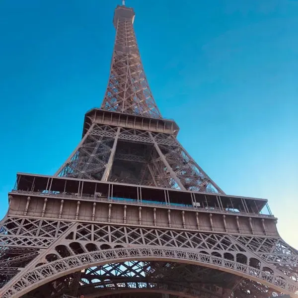 Paris_Eiffelturm.Bild.T4K.3 Paris - Eiffelturm mit blauem Himmel