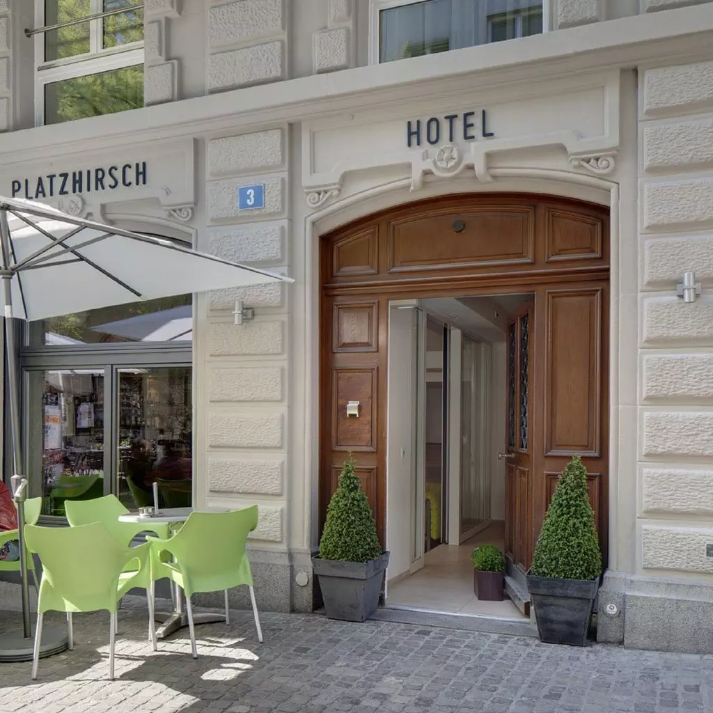 Hotel_Platzhirsch_Hoteleingang.Bild@HotelPlatzhirsch.jpg