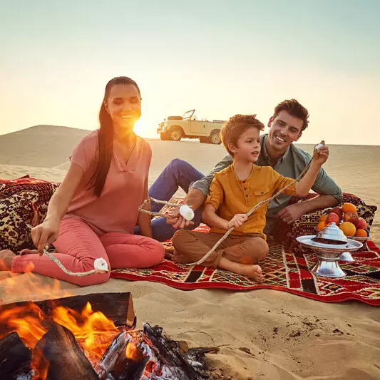 Abu Dhabi - Familie in der Wüste