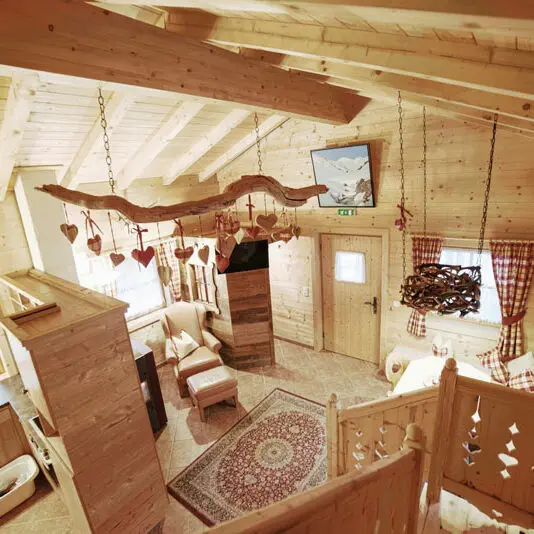 individuell_ausgestattetes_romantikchalet_aus_holz_c_blitzlicht_brunner_naturdorf_oberkuehnreit individuell_ausgestattetes_romantikchalet_aus_holz_c_blitzlicht_brunner_naturdorf_oberkuehnreit