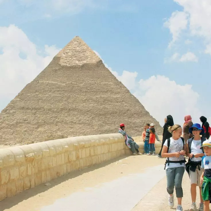 Intrepid Travel-egypt_pyramids_family_Credit Geoff Manchester