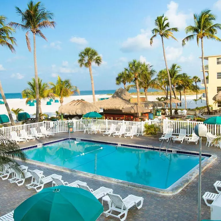 Outrigger Beach Resort Poolarea.Bild@Outrigger Resort Fort Myers.1