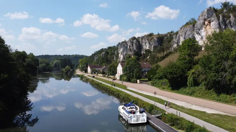 Rochers-du-Saussois-Nivernais Hausboot Les Canalouse, Rochers-du-Saussois-Nivernais , Foto: © Les Canalous