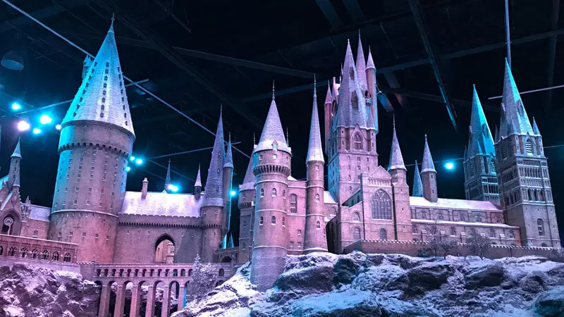 Hogwarts Model im Schnee auf der Warner Bros. Studio Tour