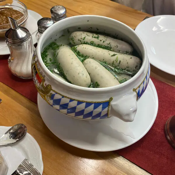 Weisswurstfruehstueck_zum_Hechten_Fuessen.Bild.SMH.1 Weisswurstfruehstueck zum Hechten Fuessen
